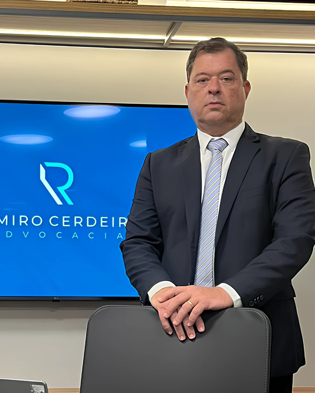Ramiro Cerdeira em ambiente institucional